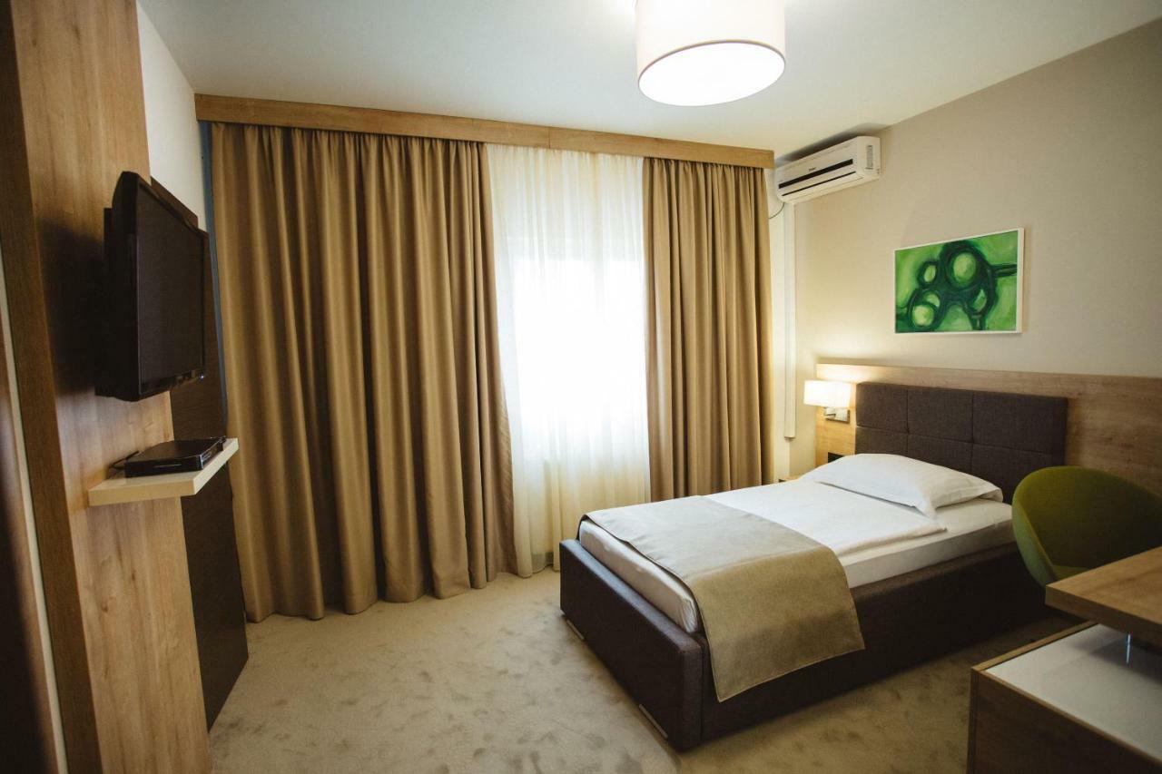 Cepin Hotel Zelenkrov מראה חיצוני תמונה