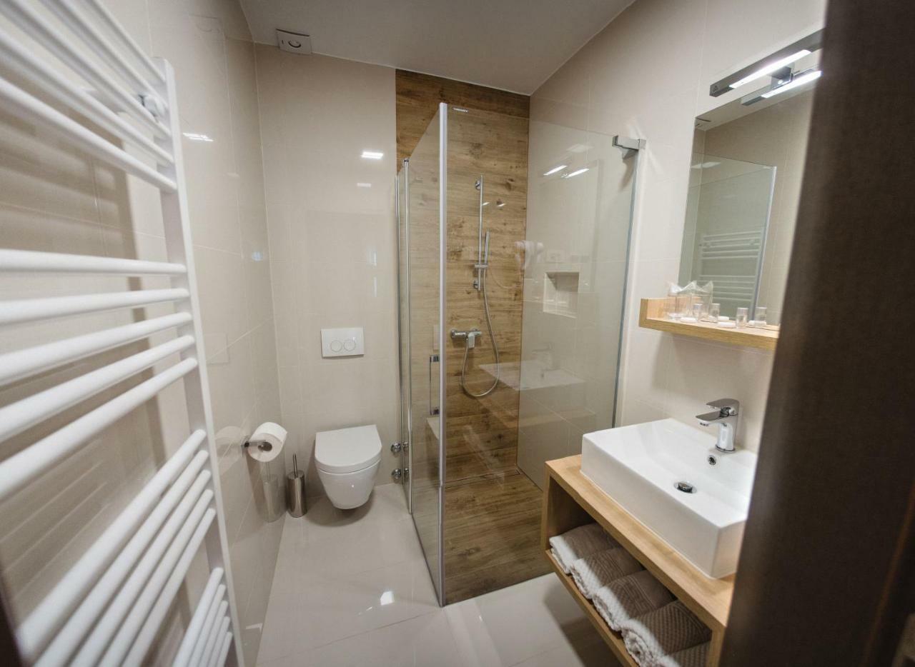 Cepin Hotel Zelenkrov מראה חיצוני תמונה