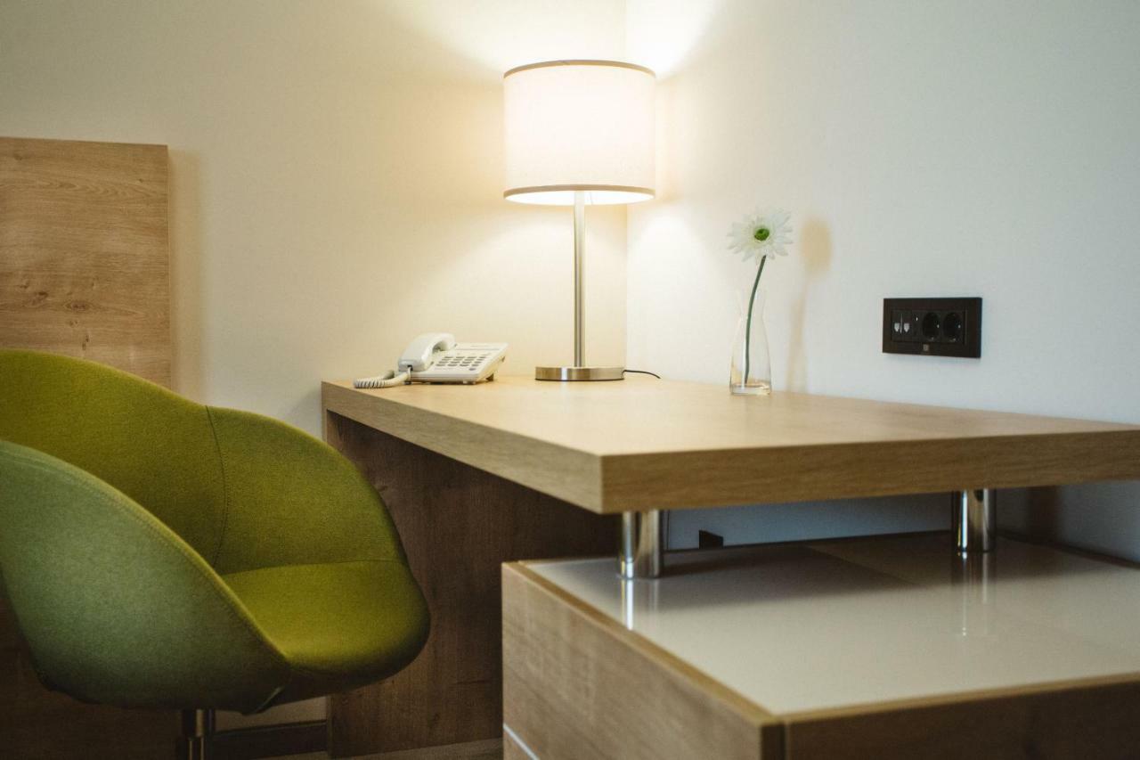 Cepin Hotel Zelenkrov מראה חיצוני תמונה