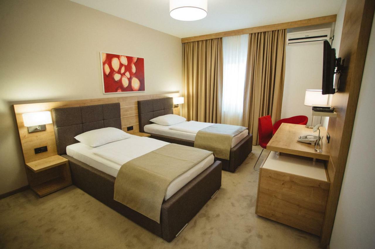 Cepin Hotel Zelenkrov מראה חיצוני תמונה