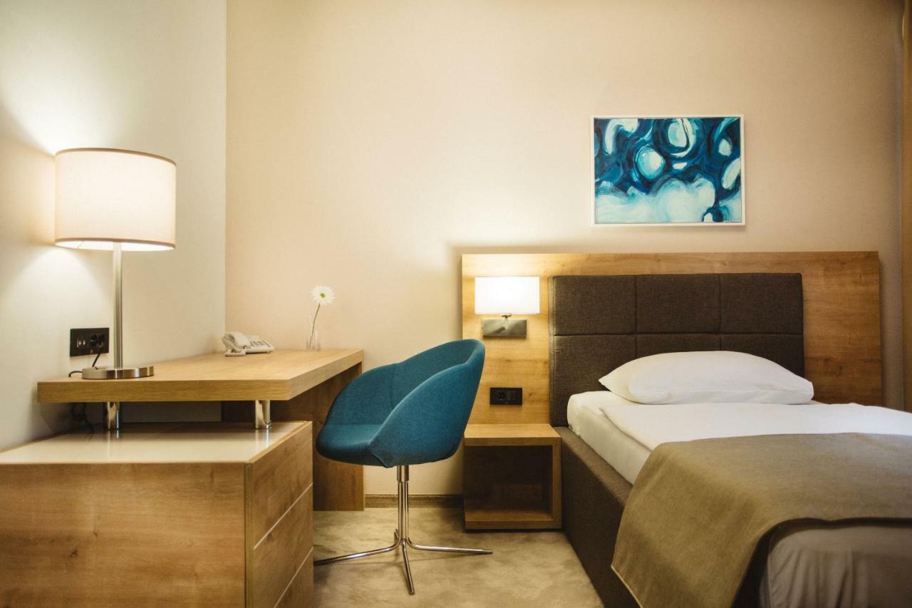 Cepin Hotel Zelenkrov מראה חיצוני תמונה