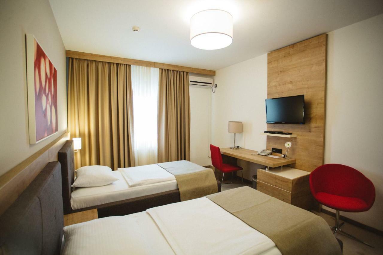 Cepin Hotel Zelenkrov מראה חיצוני תמונה