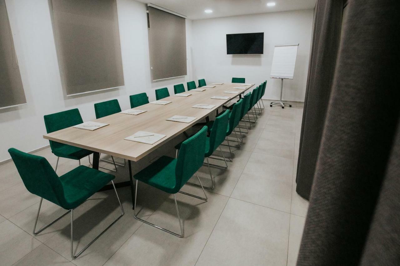 Cepin Hotel Zelenkrov מראה חיצוני תמונה