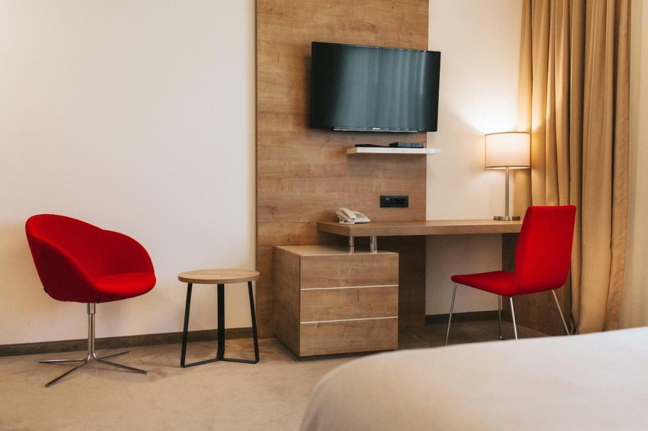 Cepin Hotel Zelenkrov מראה חיצוני תמונה