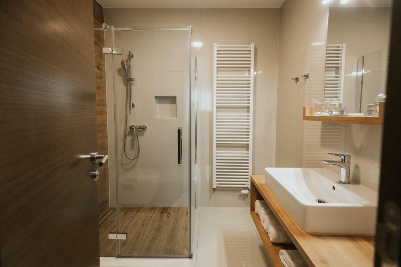 Cepin Hotel Zelenkrov מראה חיצוני תמונה