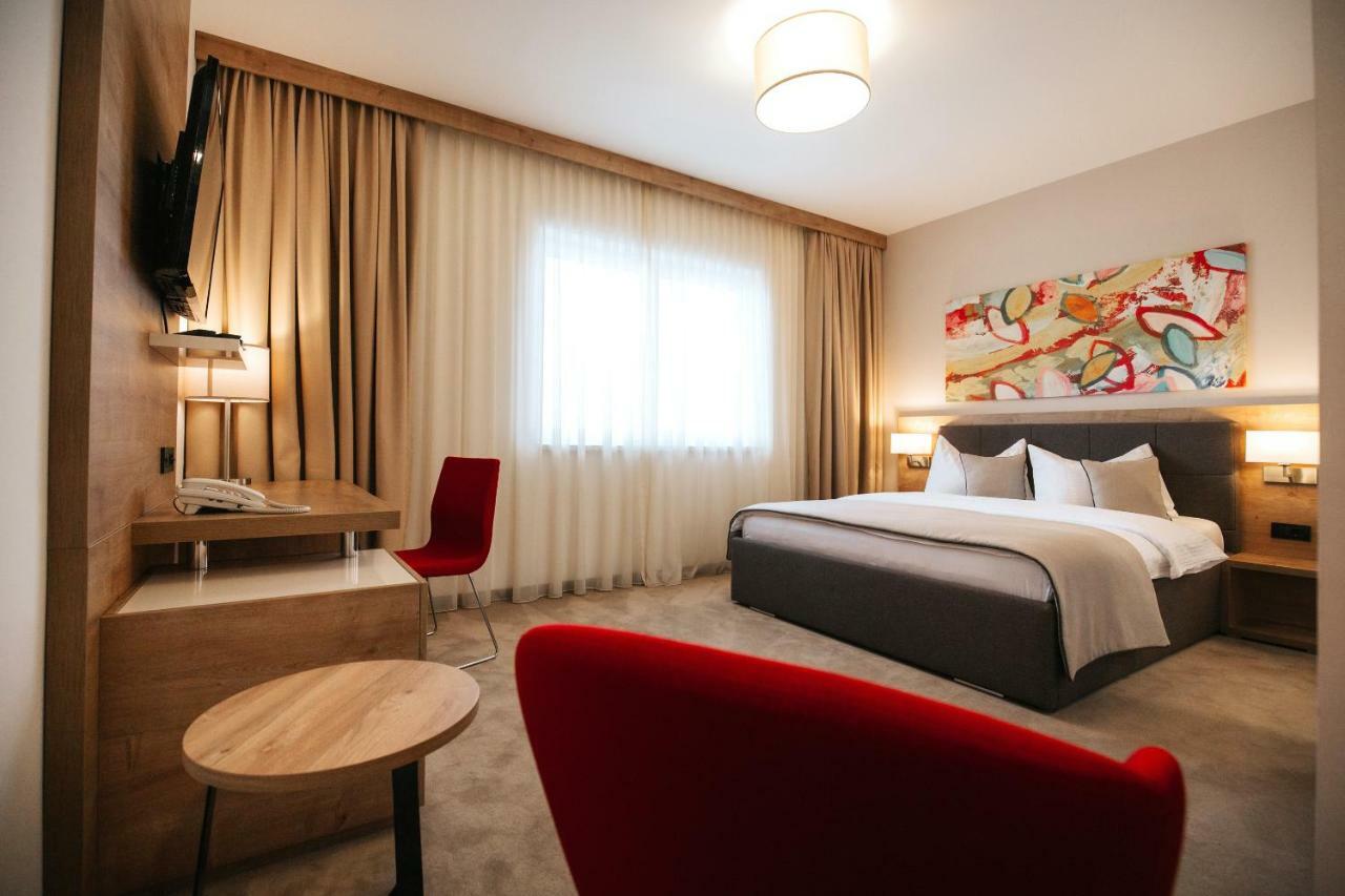 Cepin Hotel Zelenkrov מראה חיצוני תמונה