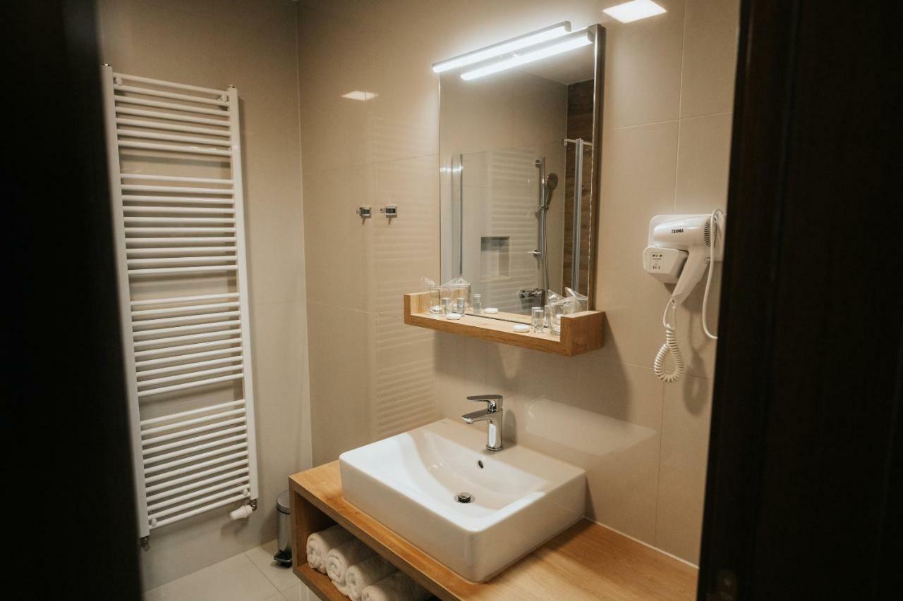 Cepin Hotel Zelenkrov מראה חיצוני תמונה