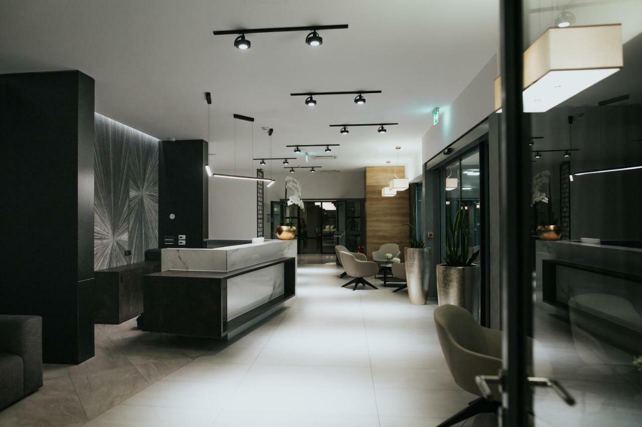 Cepin Hotel Zelenkrov מראה חיצוני תמונה