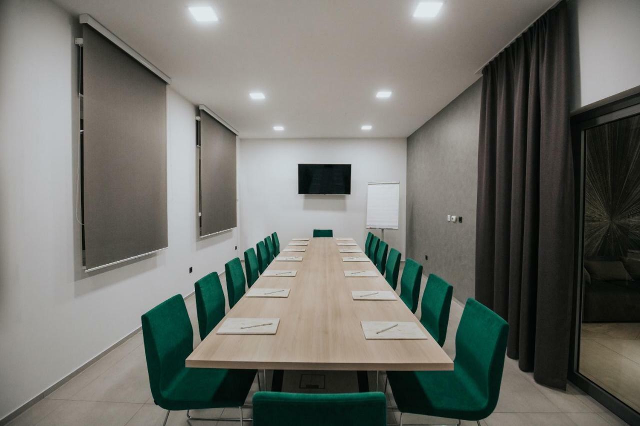 Cepin Hotel Zelenkrov מראה חיצוני תמונה